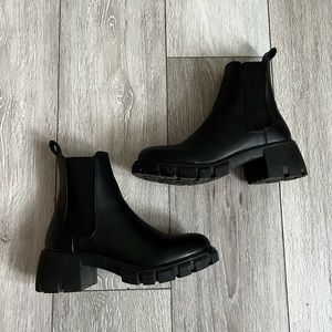 Madden Girl Trust Chelsea Bootie | Black | Size 8.5